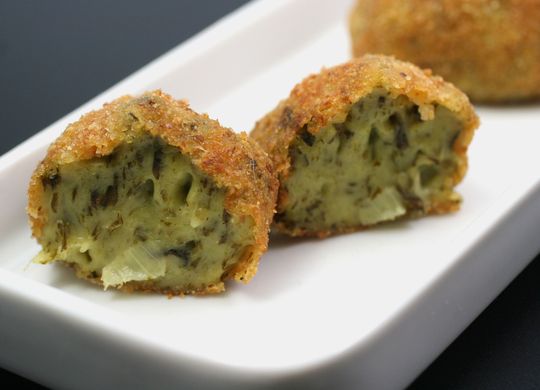 Croquetas de pescado y alga wakame