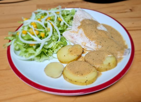 Dorada al vapor con patatas en salsa donostiarra