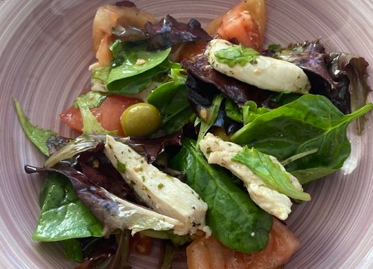 Ensalada de pollo al vapor