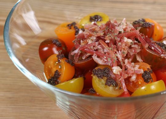 Ensalada de tomates cherry con jamón