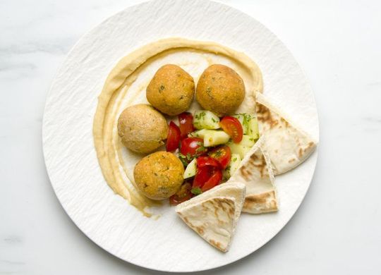 Falafel con salsa de yogur