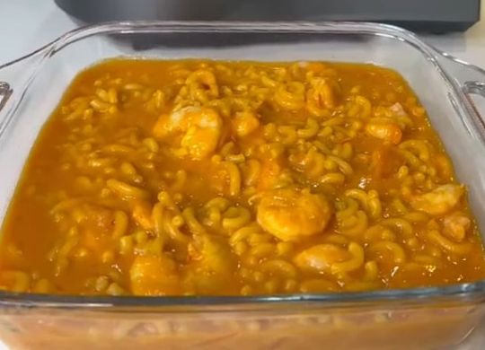 Fideuá marinera con gambas