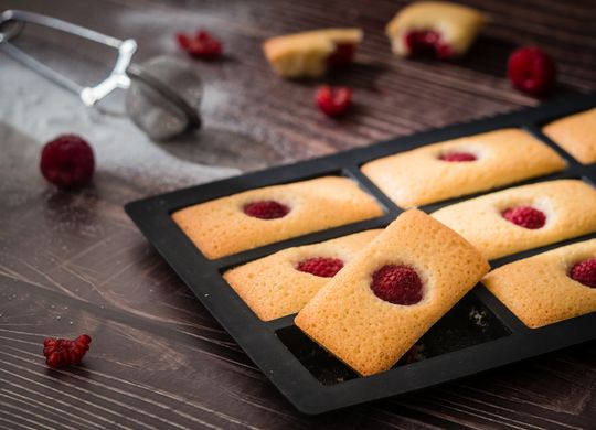 Financiers con frambuesas