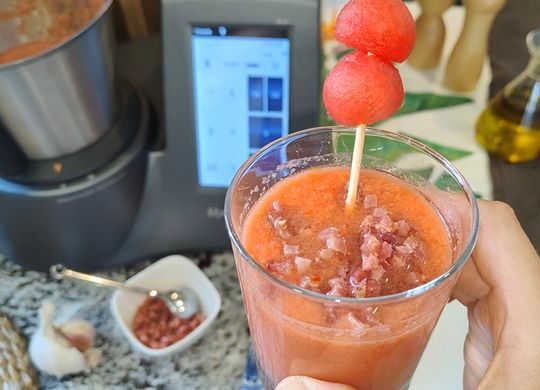 Gazpacho de sandía con jamón serrano