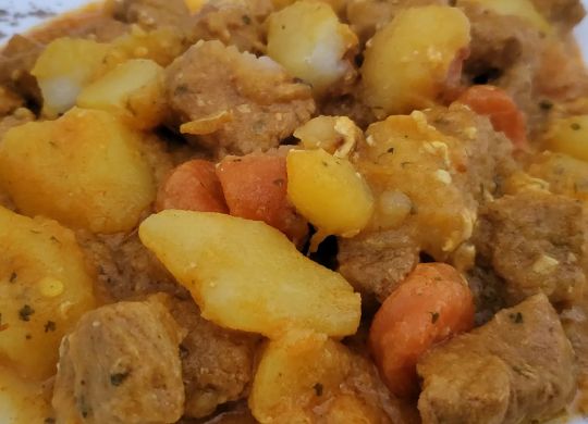 Guiso o estofado con patatas