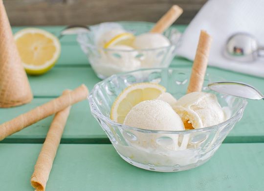 Helado cremoso de limón
