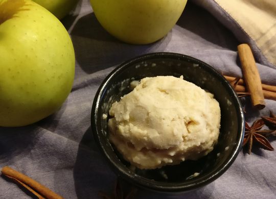 Helado de manzana asada