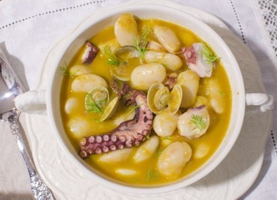 Judiones con pulpo y chirlas