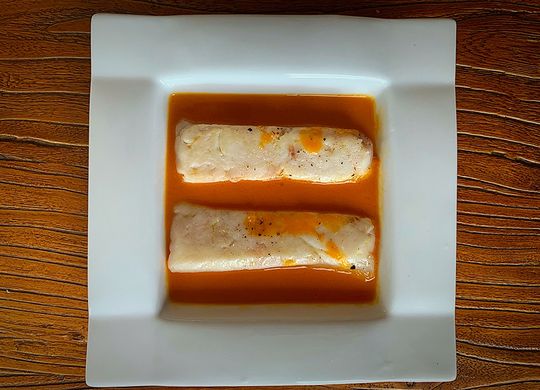 Lingotes de merluza en caldo oriental