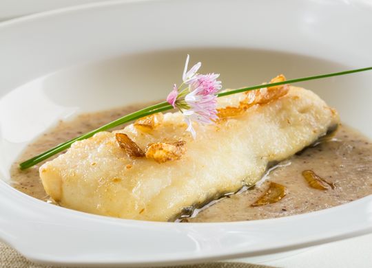 Merluza con salsa de avellanas