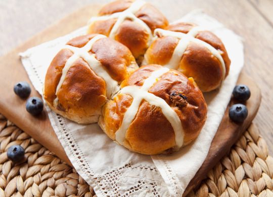 Panecillos dulces de Pascua (Hot cross buns)