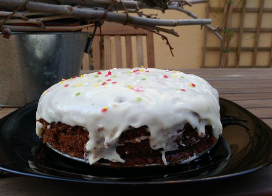 Pastel de zanahoria con cobertura de queso