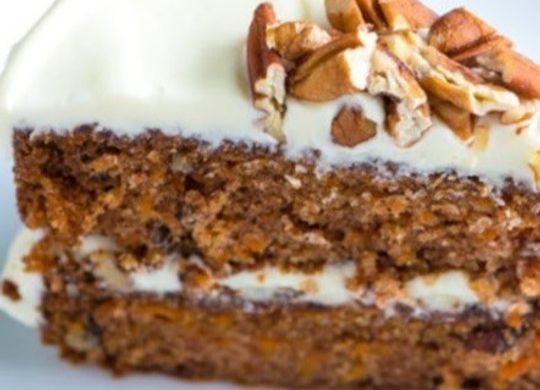 Carrot cake con frosting de chocolate blanco