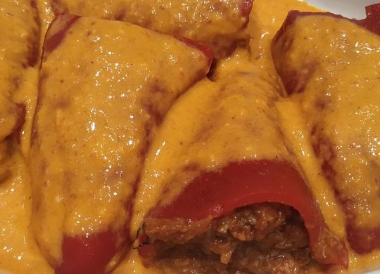 Pimientos del piquillo rellenos de carrillada