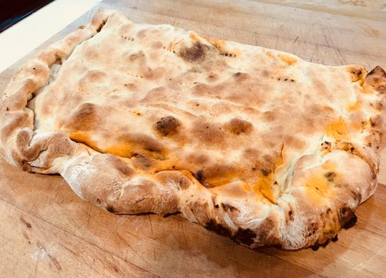 Pizza Calzone de jamón y queso