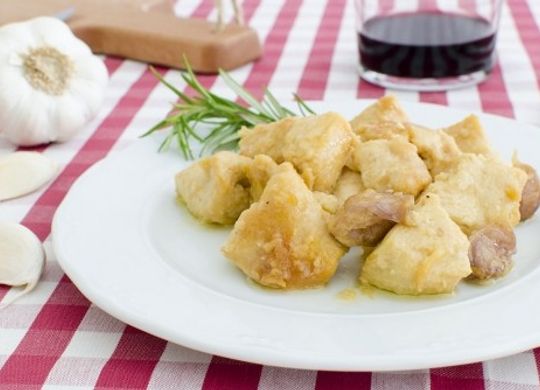 Pollo al ajillo