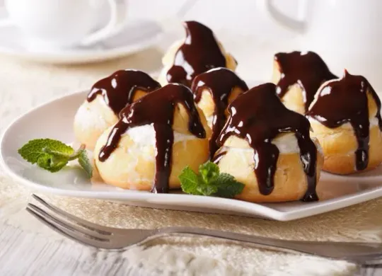 Profiteroles de crema