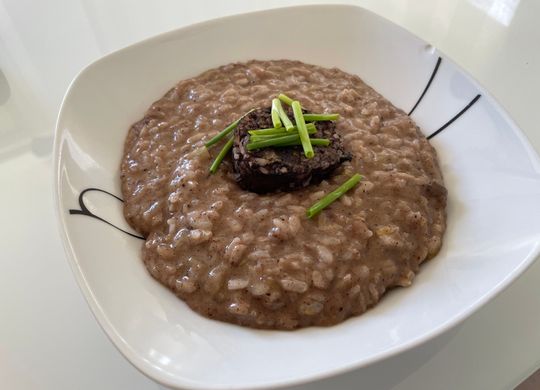 Risotto de morcilla, manzana y parmesano