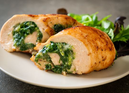 Rollitos de pollo con espinacas y queso