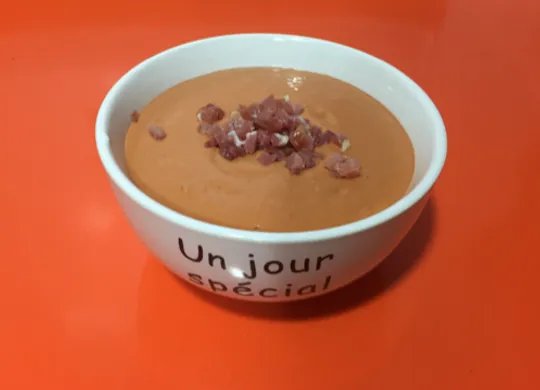 Salmorejo sin gluten con ajo negro
