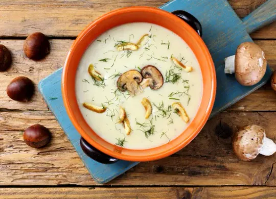 Sopa de castañas con champiñones