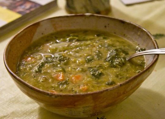 Sopa de lentejas libanesa