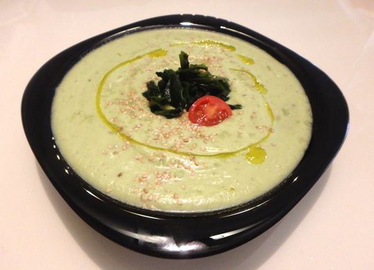Sopa fría de pepino y aguacate