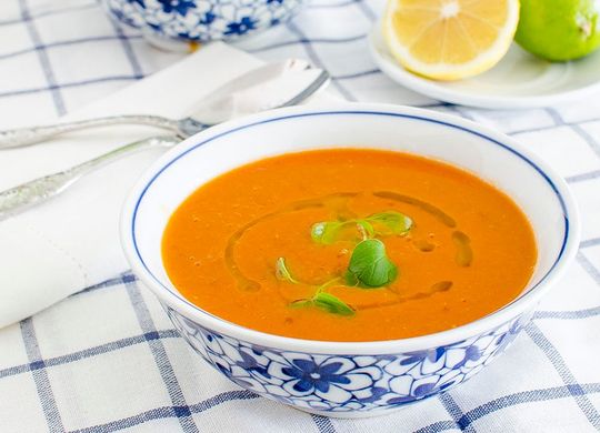 Sopa turca de tomate y lentejas