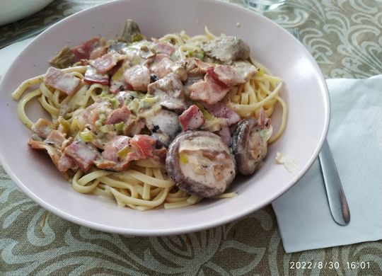 Tallarines con salsa de trufa