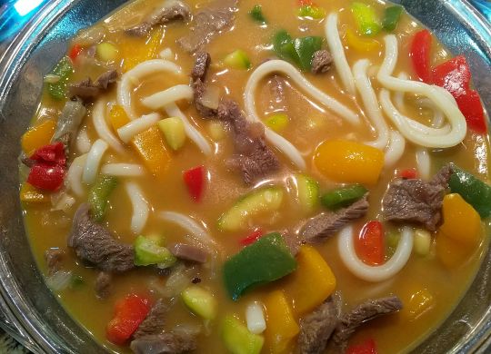 Tallarines con ternera y salsa de ostras