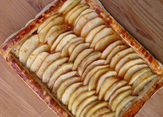 Tarta de manzana con base de hojaldre