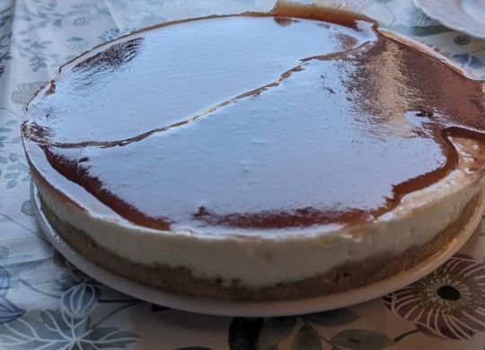 Tarta de queso fría con mermelada gelificada