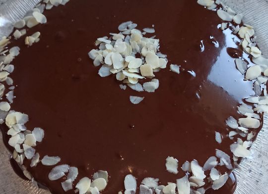 Tarta de turrón y chocolate