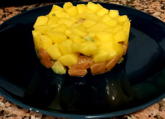 Tartar de salmón y mango