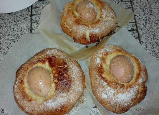 Toña, fogaseta o mona de Pascua