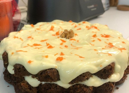 Tarta de zanahoria con frosting de chocolate blanco | Robot de cocina Mycook